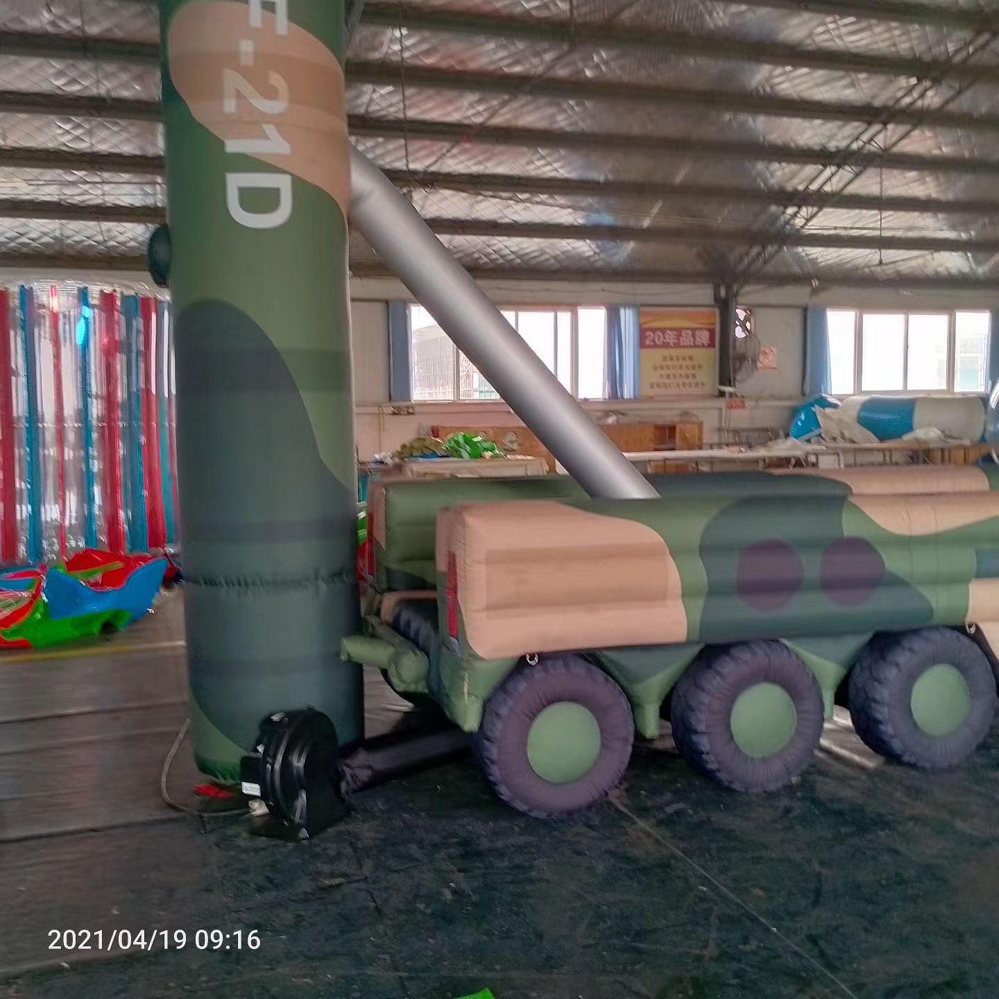 金门军事演习中的充气目标车辆：模拟发射车雷达车坦克飞机